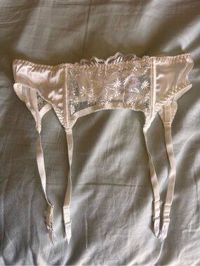 Kat the Label Sheer Floral Embroidered Garter Belt - Cream L